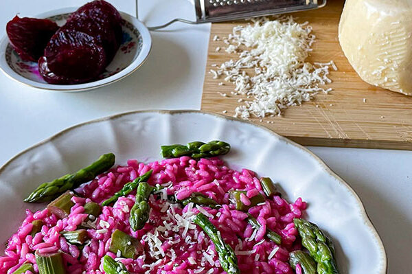 Risotto-barbabietola-asparagi-e-Formaggio-di-Fossa-di-Sogliano-Dop-food-immersions-imfEV